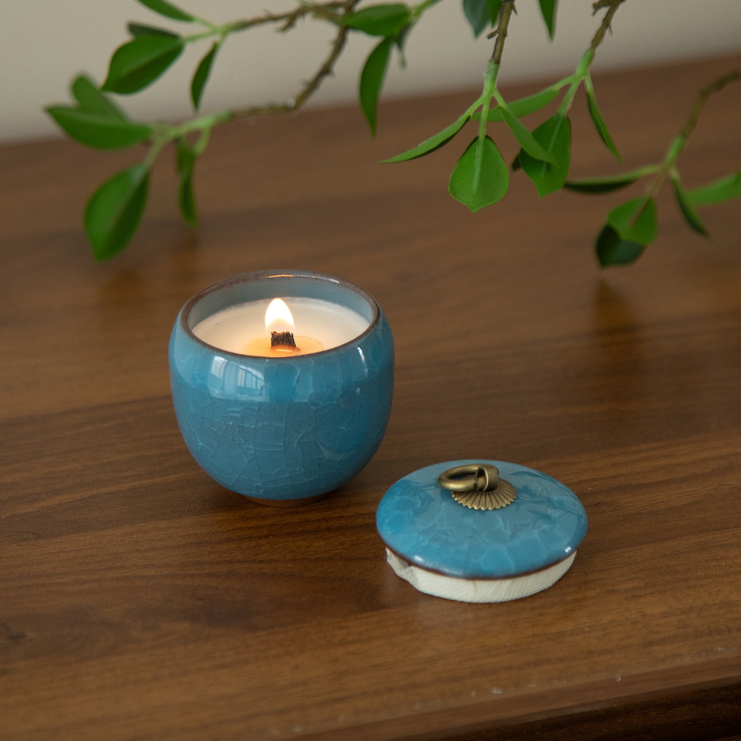Candle in ceramic tea container with craquelé – sky blue