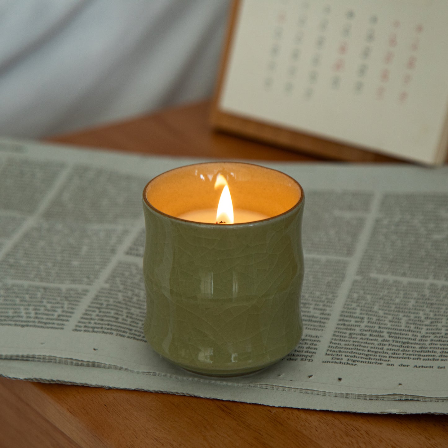 Candle in Ge ceramic vessel with craquelé – beige yellow