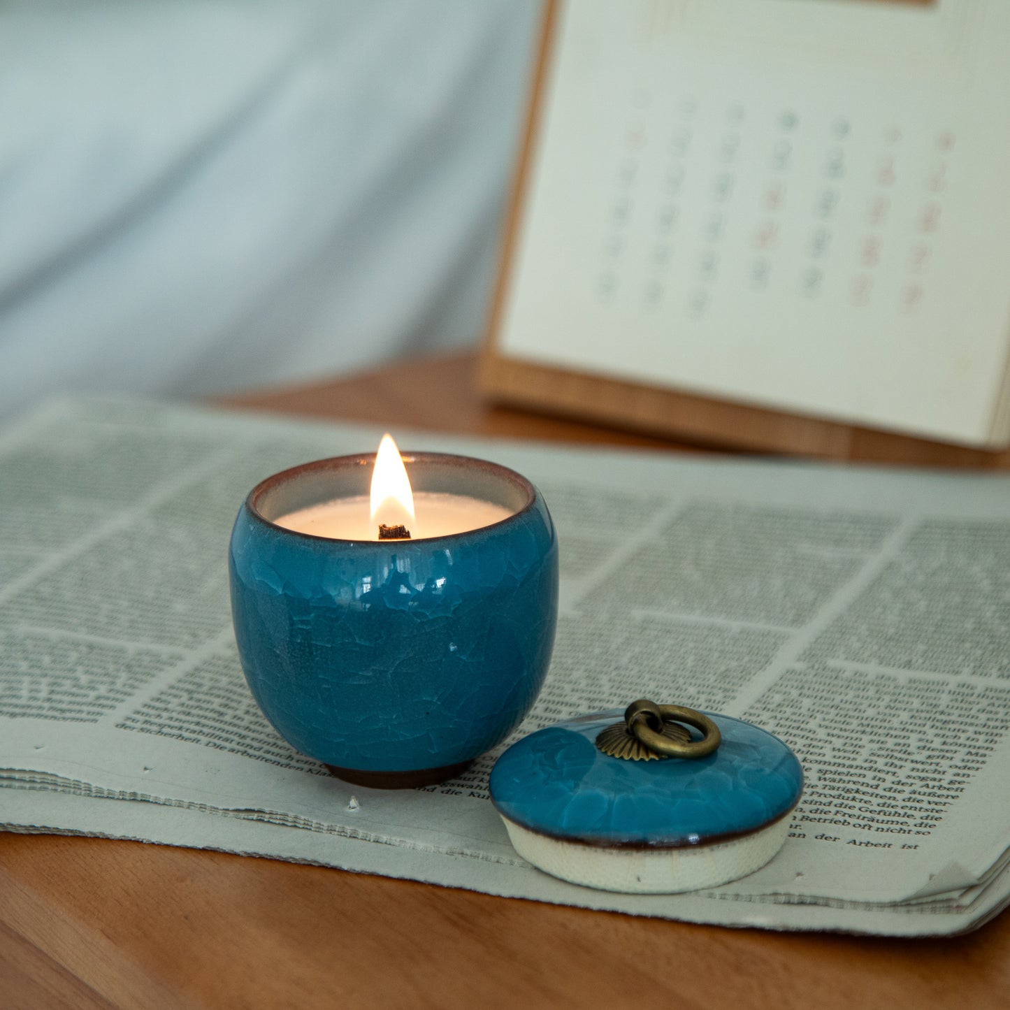 Candle in ceramic tea container with craquelé – sky blue