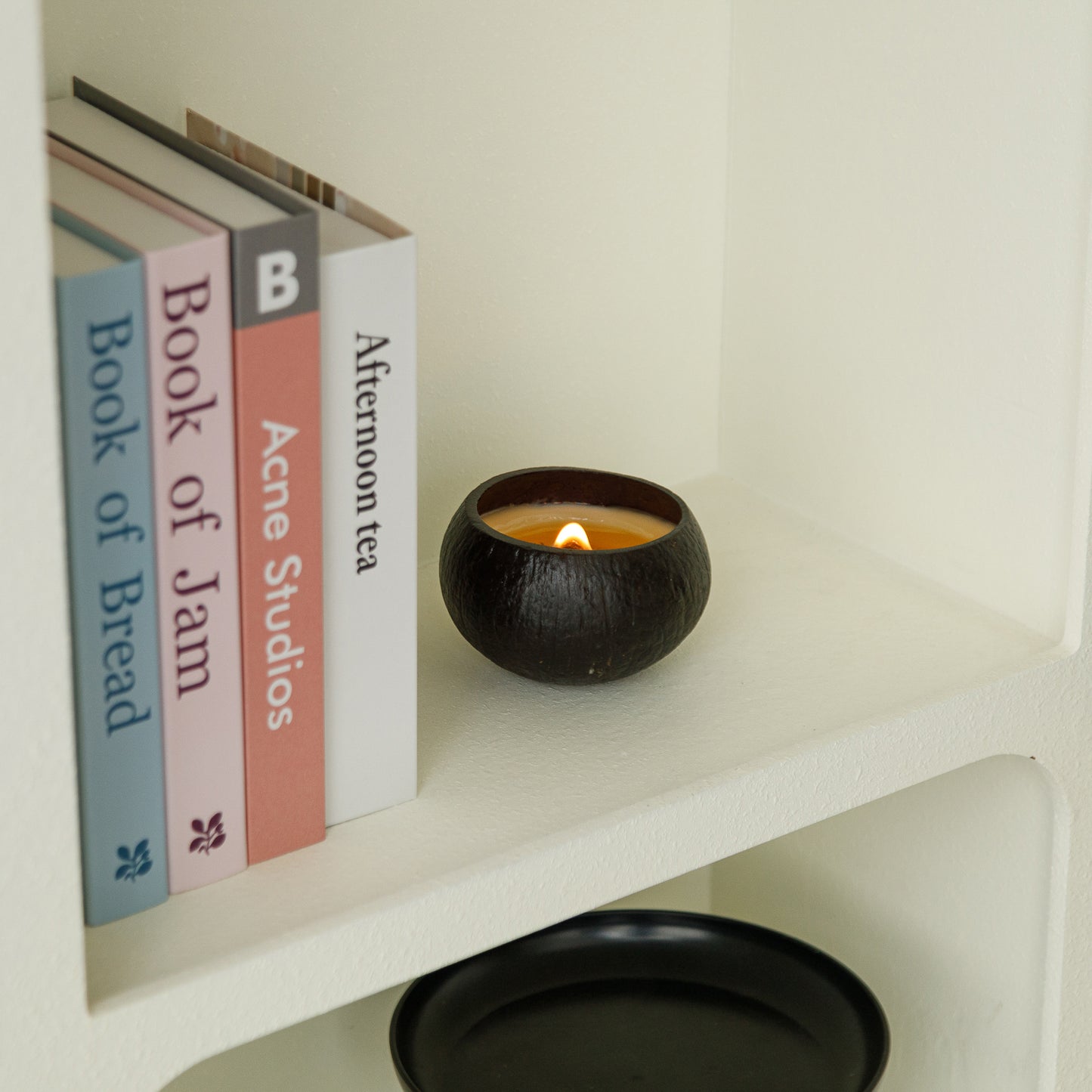 Scented candle "Coconut shell"