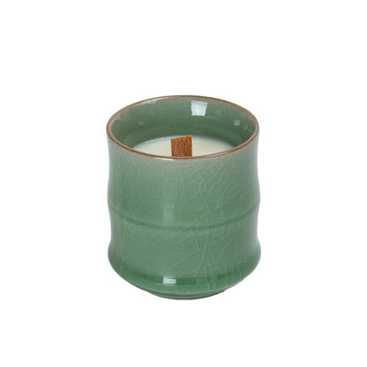 Candle in Ge ceramic vessel with craquelé – Old plum green 