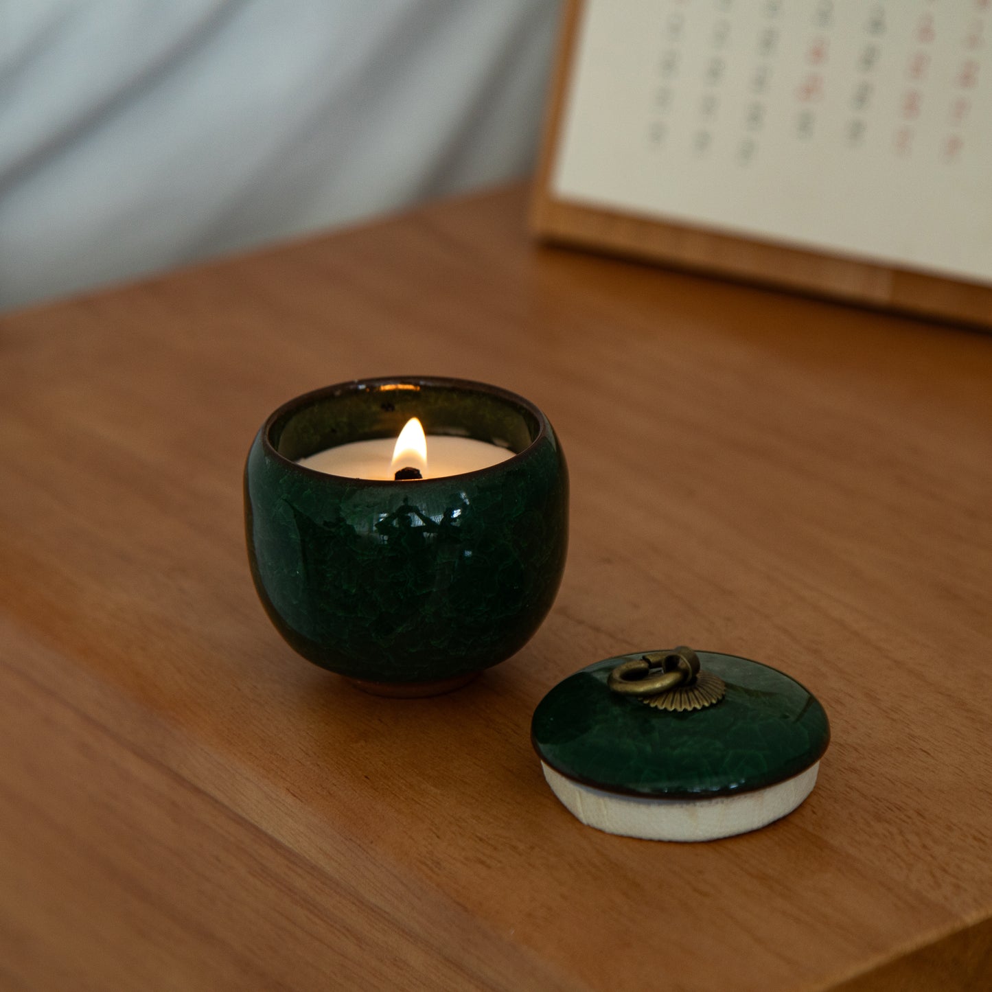 Candle in ceramic tea container with craquelé – peacock green 