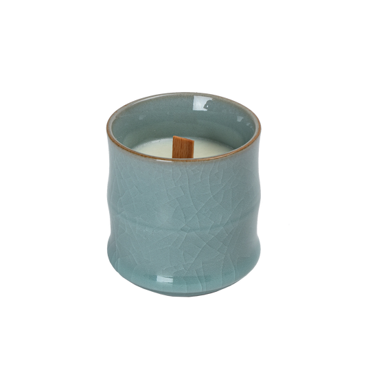 Candle in Ge ceramic vessel with craquelé – light plum green 